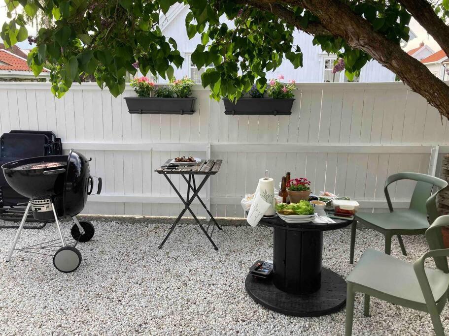 Idyllisk Lite Anneks Med Enestaende Uteplass Larvik Luaran gambar