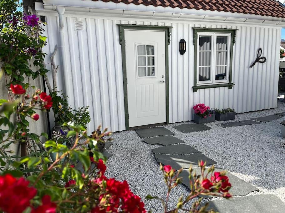 Idyllisk Lite Anneks Med Enestaende Uteplass Larvik Luaran gambar